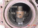 88 SUZUKI HEAD PISTON DAMAGE 014.jpg