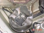 88 SUZUKI HEAD PISTON DAMAGE 013.jpg