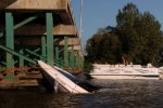100836-embarcation-percute-pilier-pont-qui.jpg
