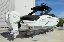 2019-cruisers-yachts-338-outboard-power-4.jpeg
